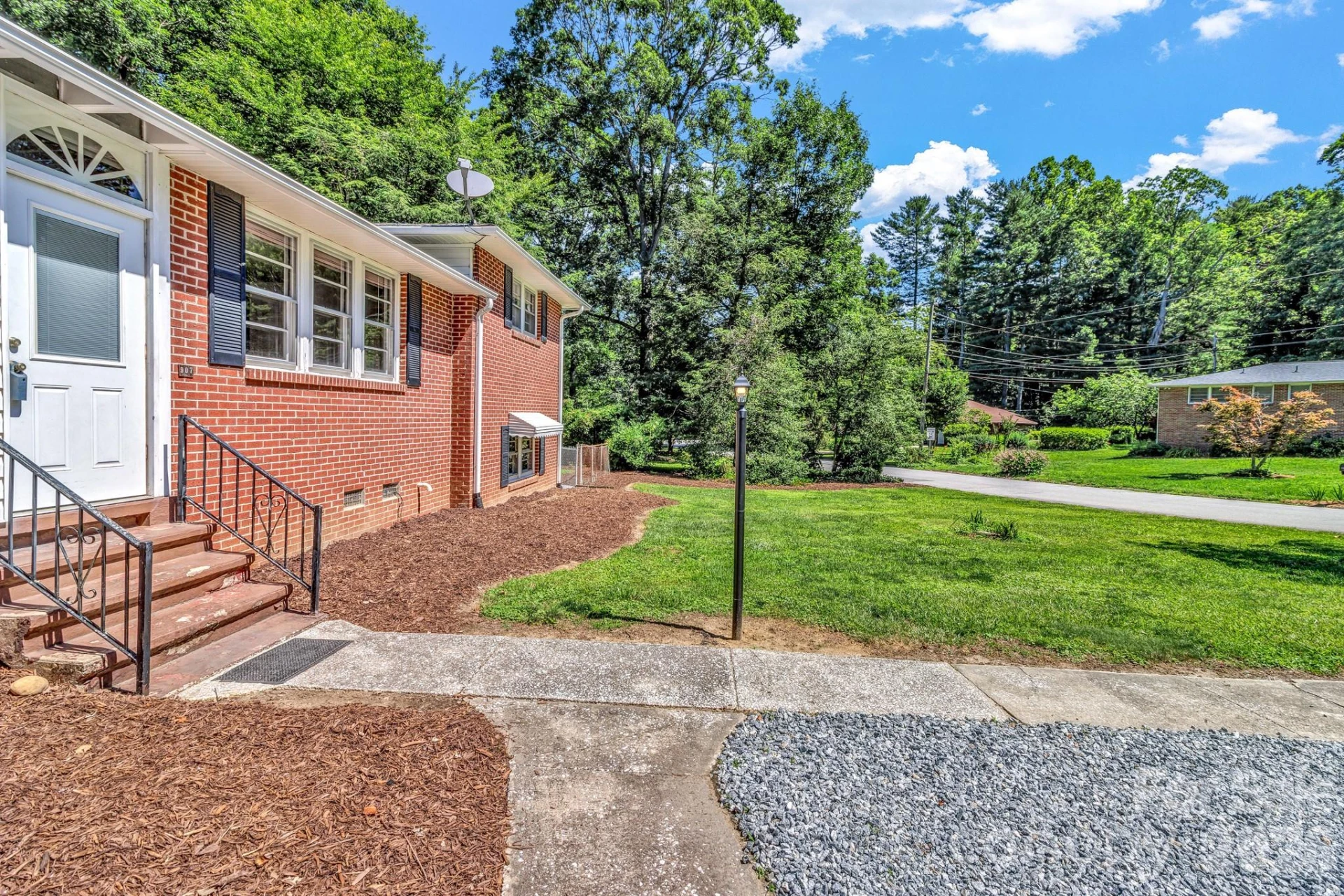 907 Blue Ridge Road - Photo 5