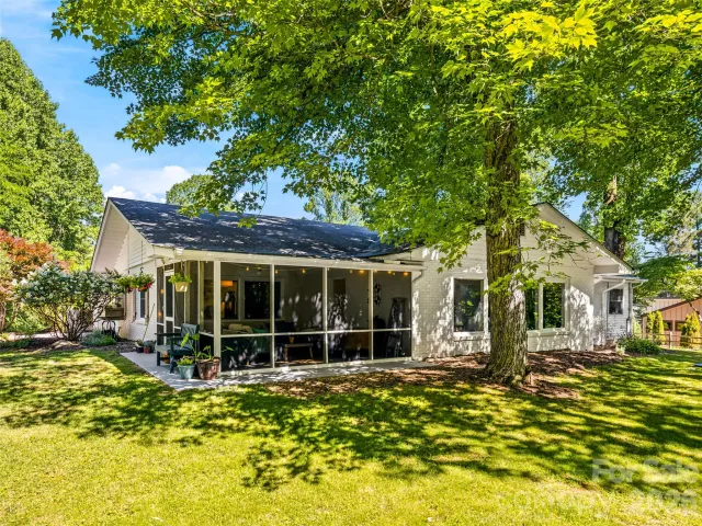 106 Skyway Drive, Hendersonville, NC, 28739