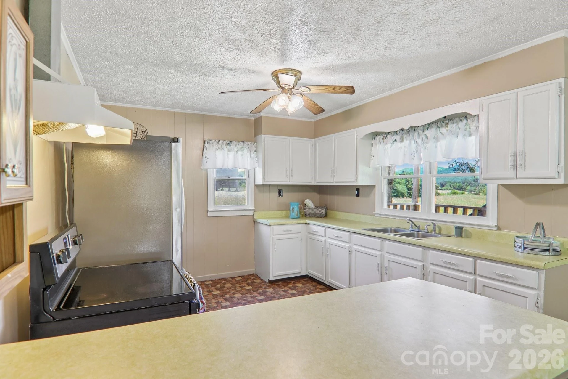 414 Skyline Drive - Photo 11