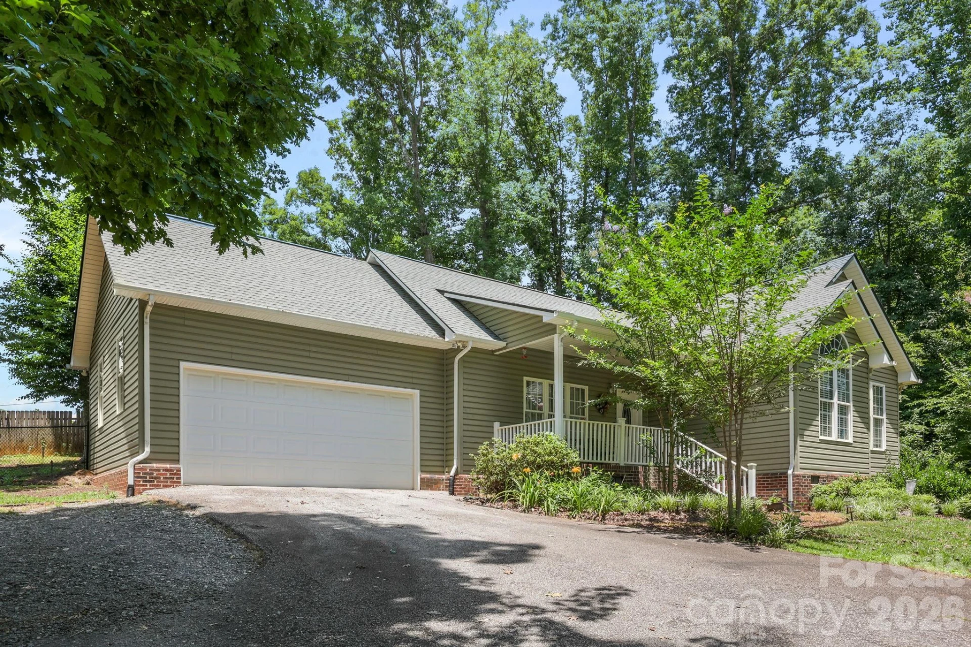 182 Hutchins Drive - Photo 4