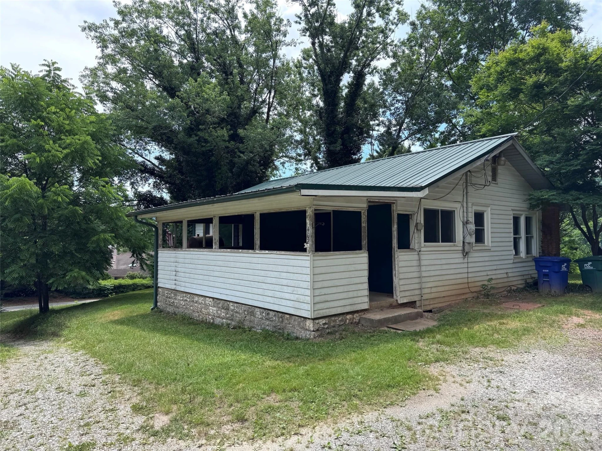 402 Sharon Road - Photo 13