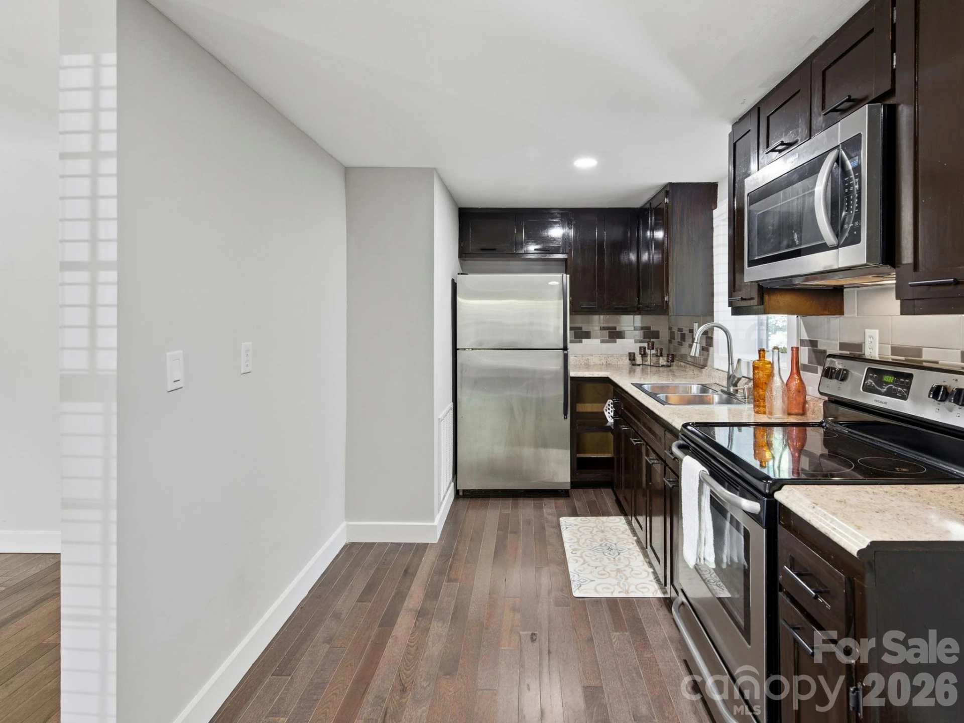 425 Lyndhurst Drive - Photo 11