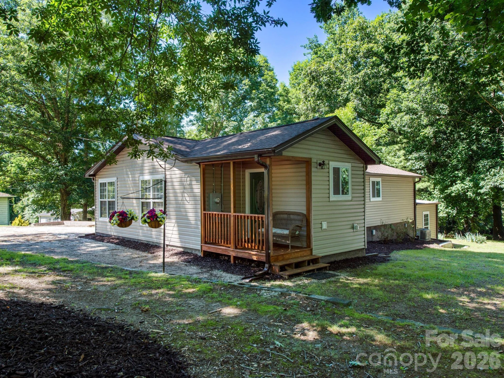 425 Lyndhurst Drive - Photo 3