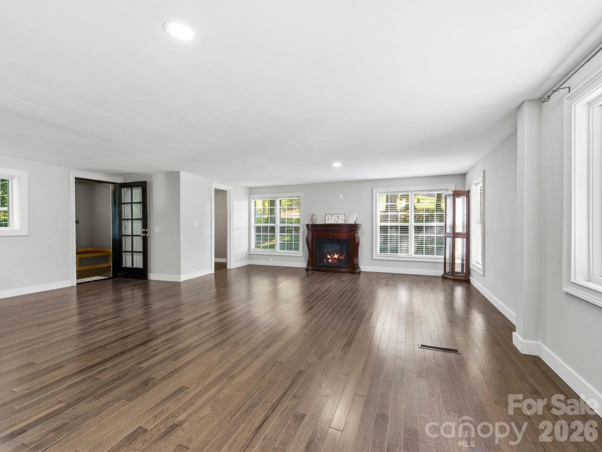 425 Lyndhurst Drive - Photo 6