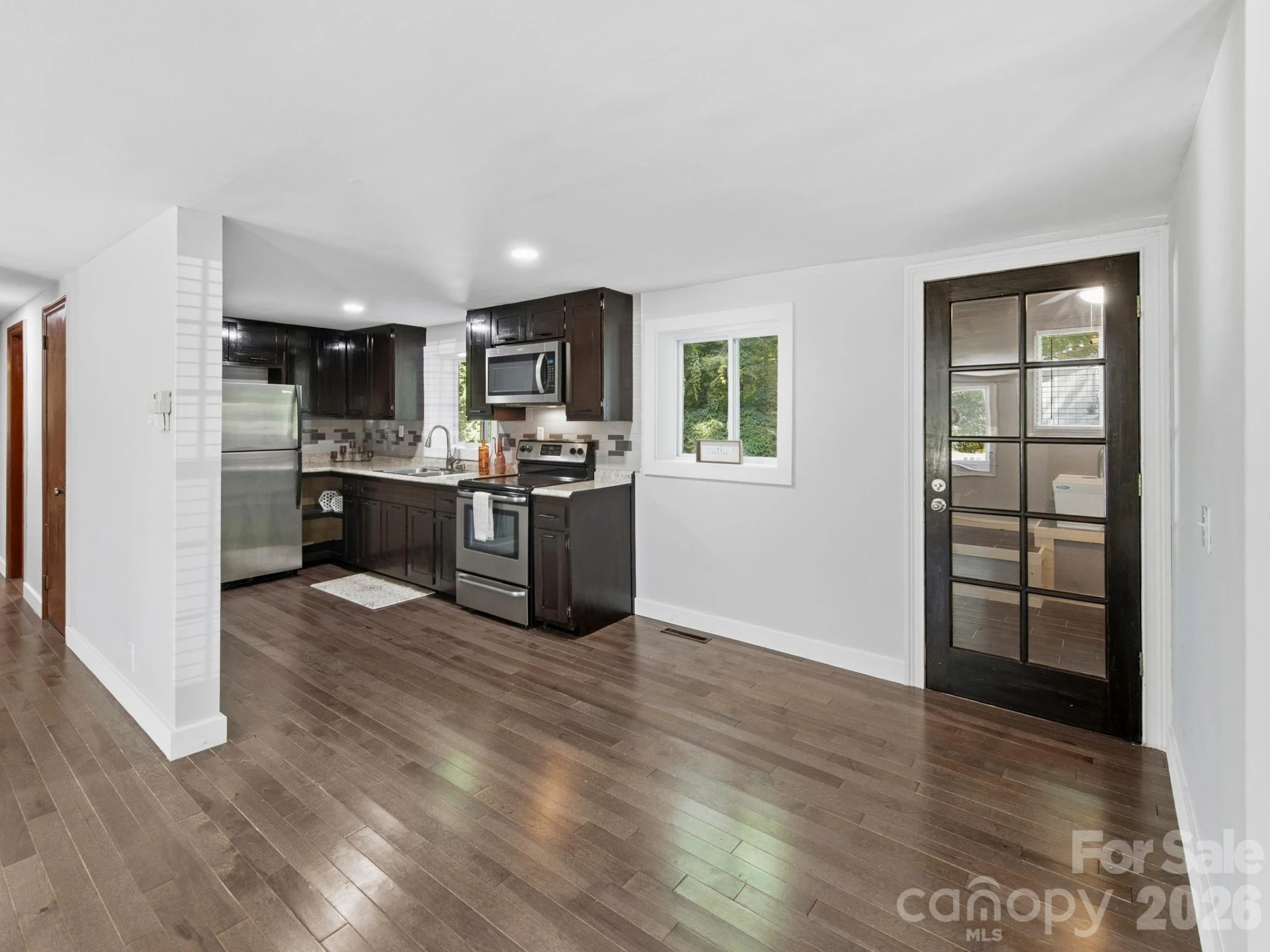 425 Lyndhurst Drive - Photo 9