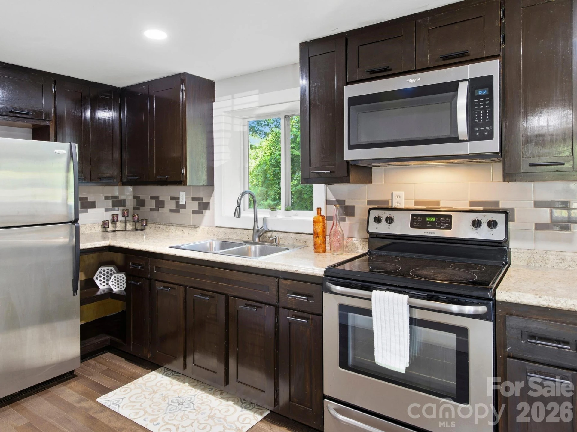 425 Lyndhurst Drive - Photo 10