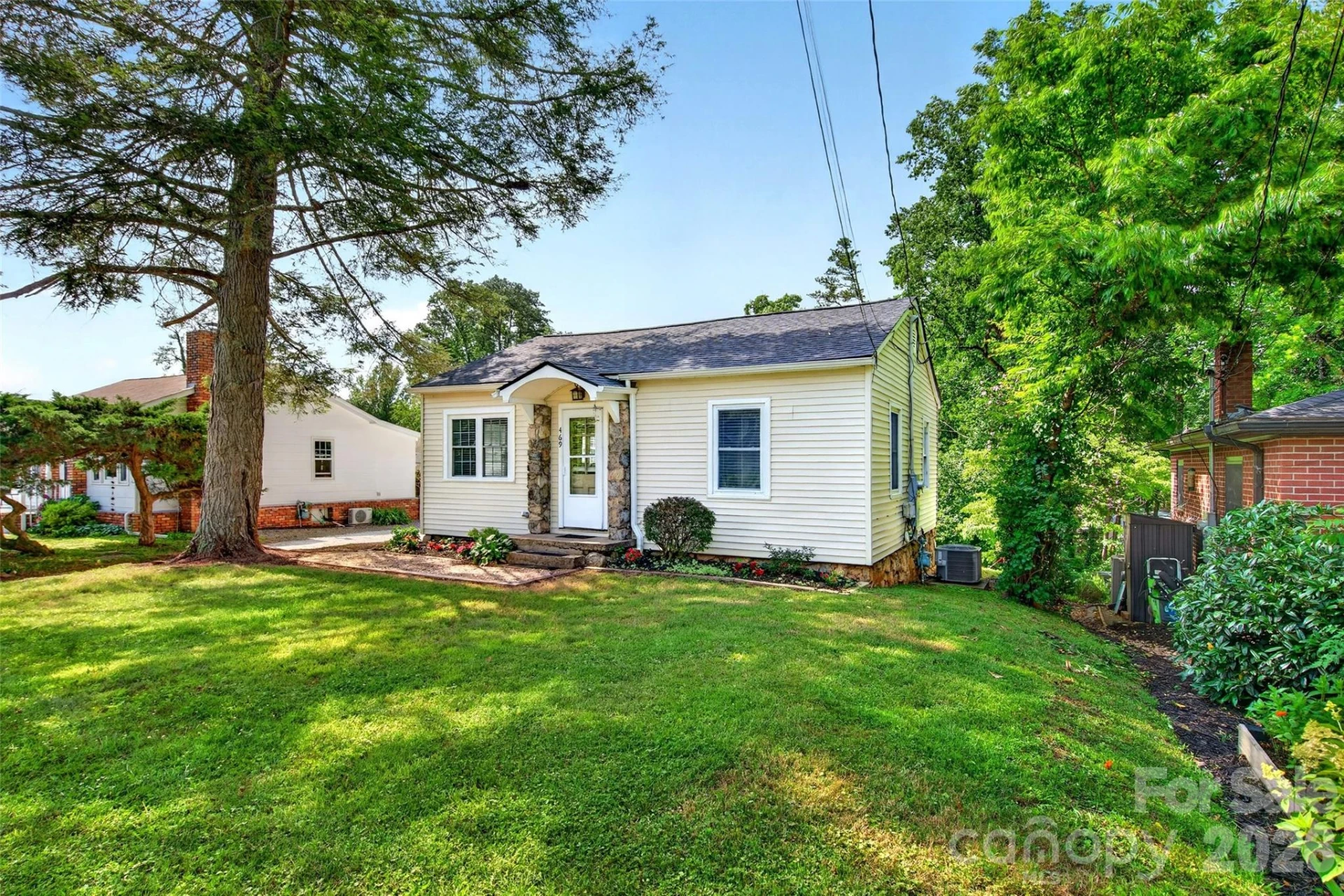 469 Kenilworth Road - Photo 2