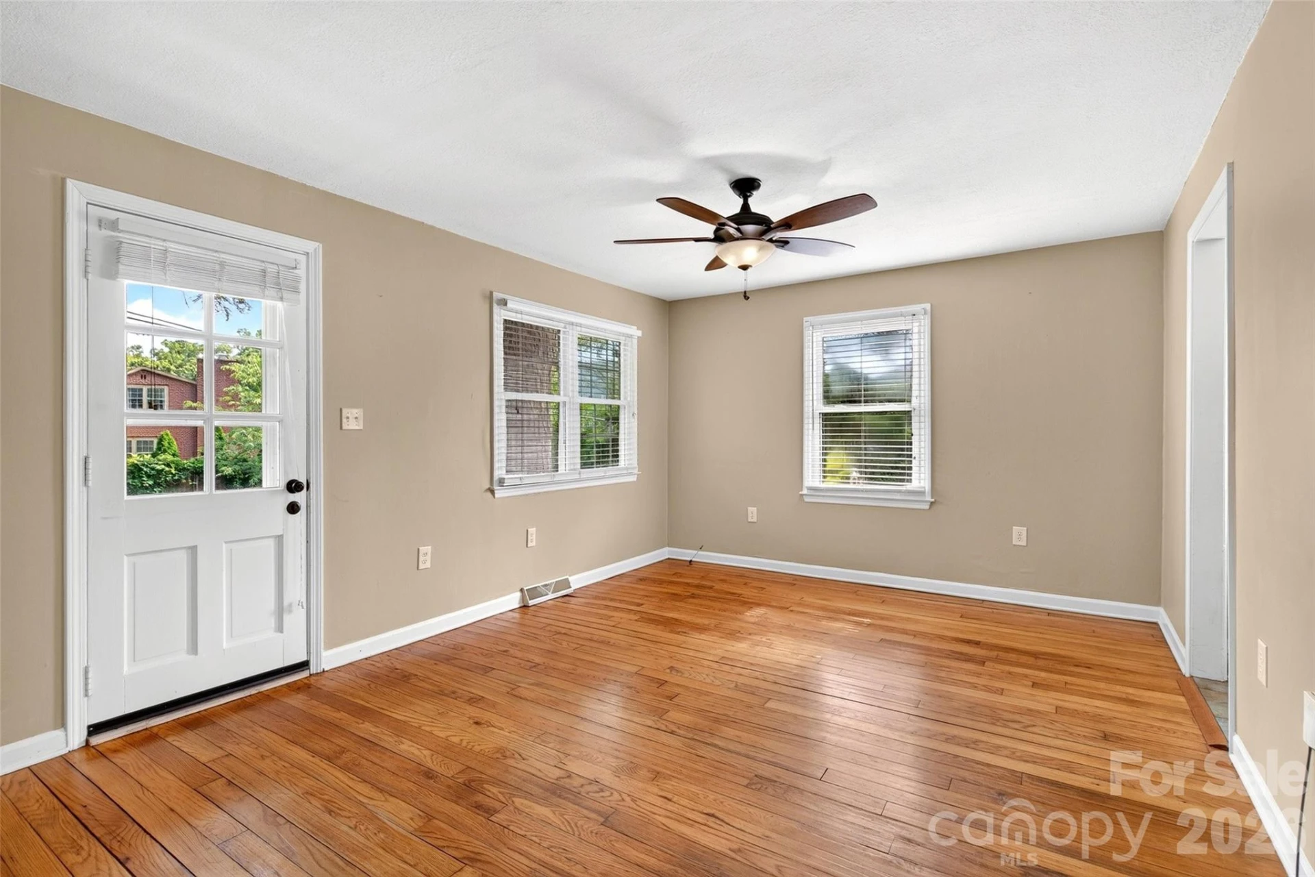 469 Kenilworth Road - Photo 4
