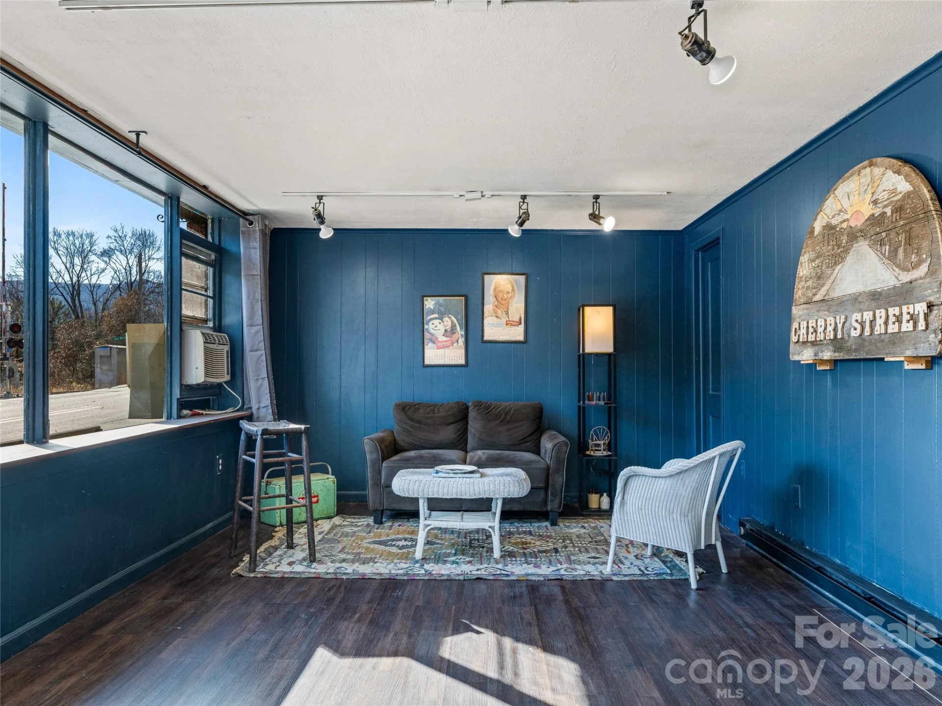 204 Sutton Avenue - Photo 8