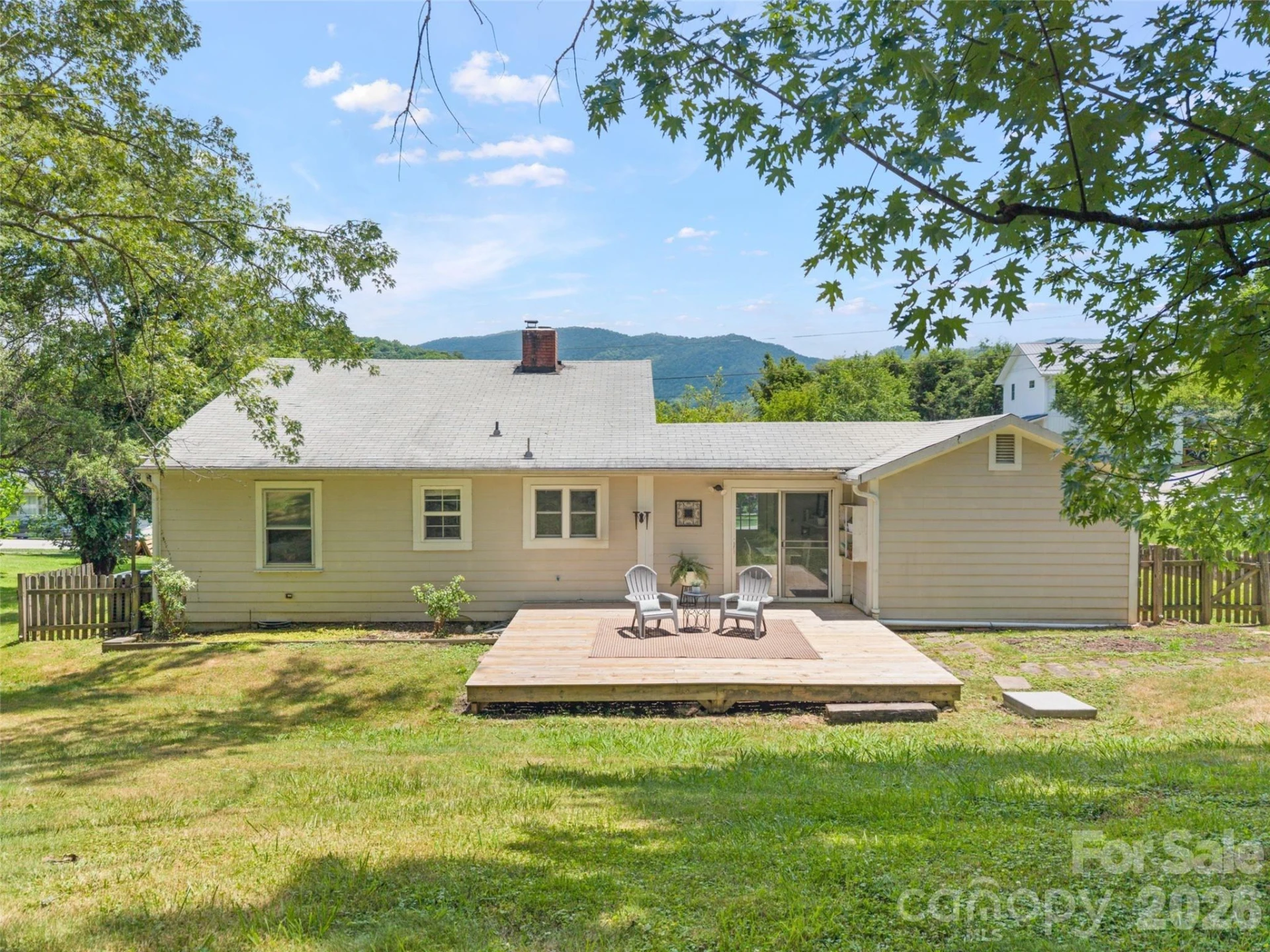 25 Nesbitt Street - Photo 2