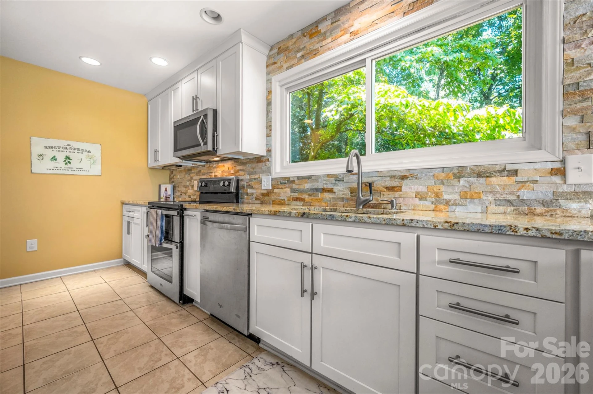 377 Kingswood Drive - Photo 12