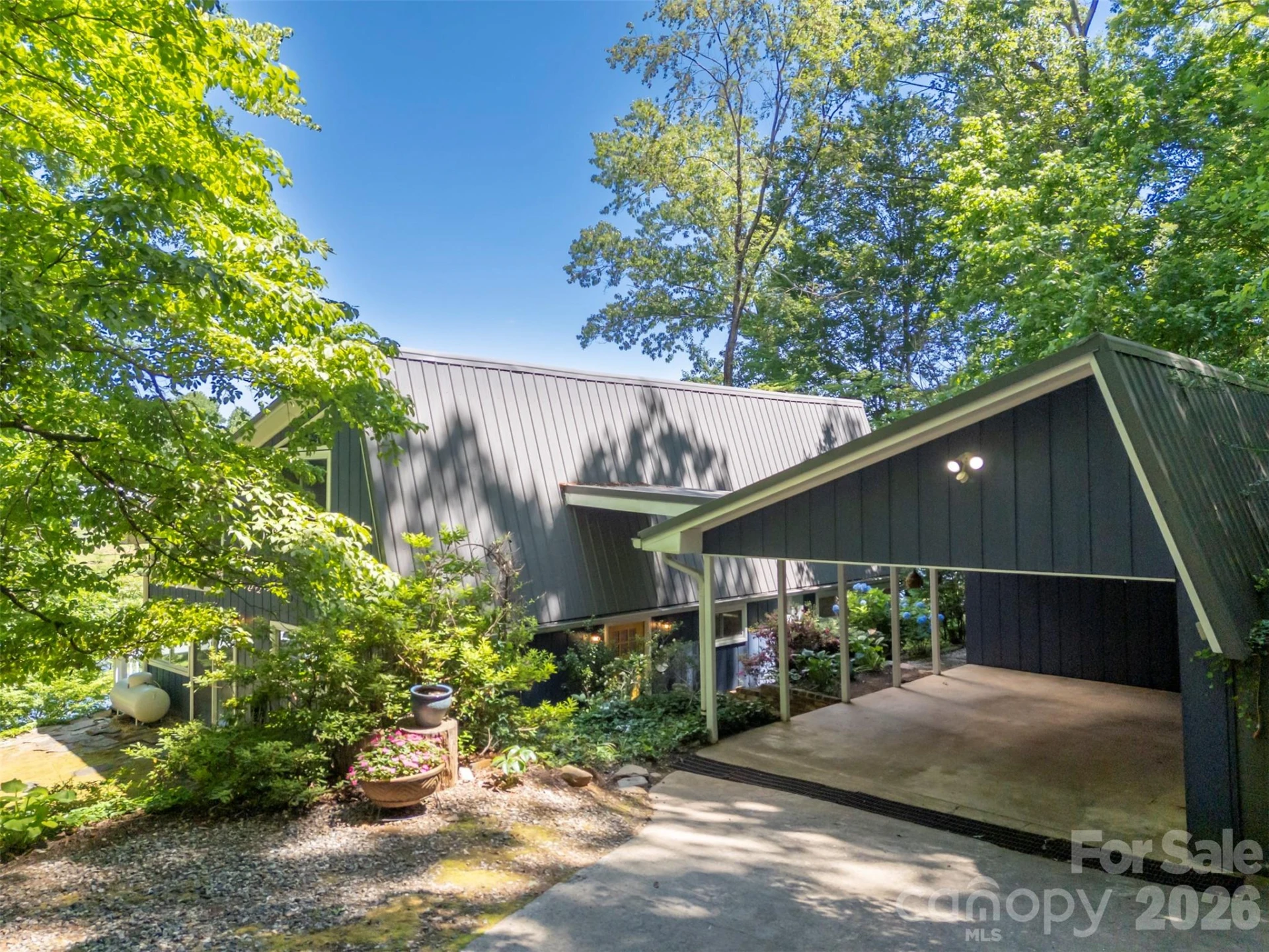 377 Kingswood Drive - Photo 3