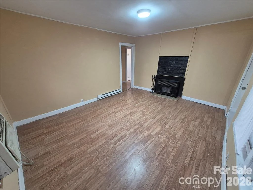 8 White Avenue - Photo 3