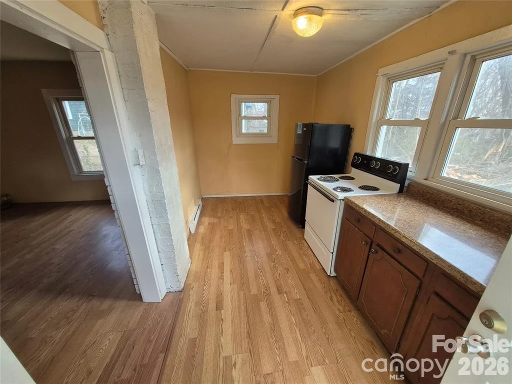8 White Avenue - Photo 6
