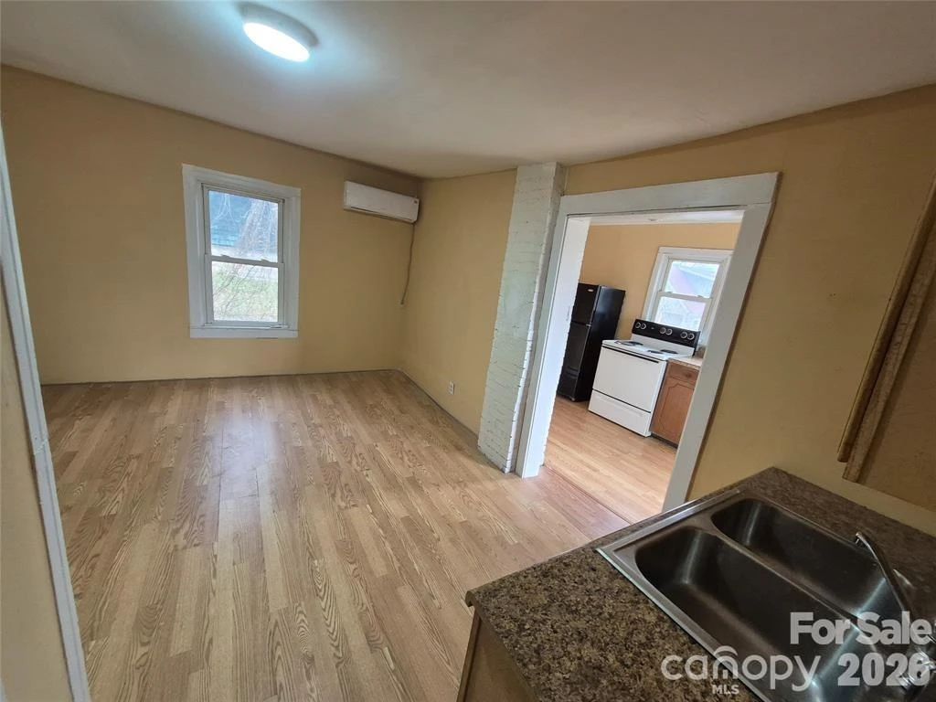 8 White Avenue - Photo 7