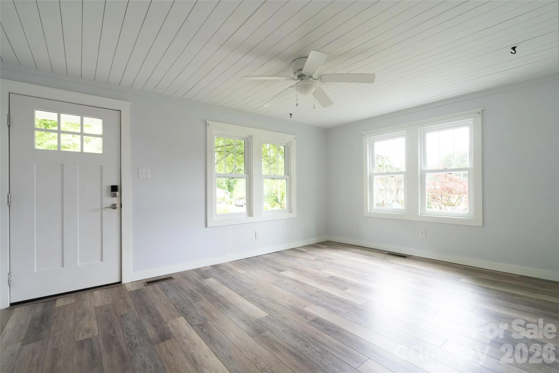 250 Oakdale Street - Photo 2