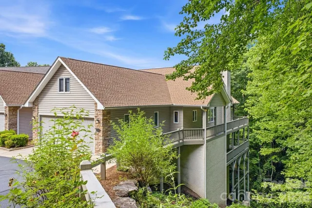 2204 Cumming Woods Lane, Hendersonville, NC, 28739