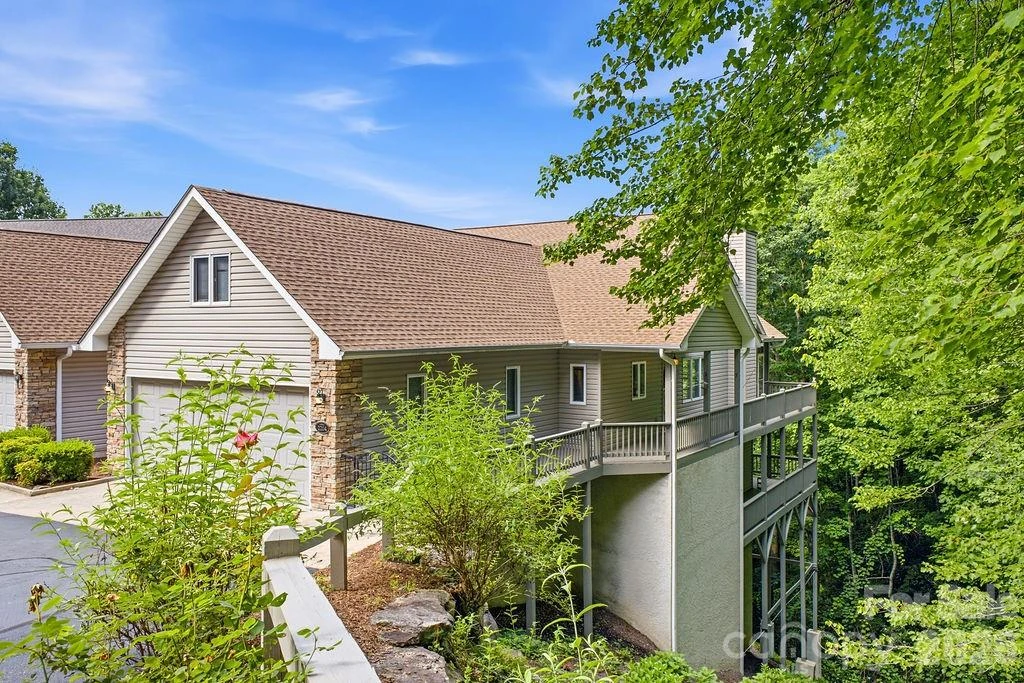 2204 Cumming Woods Lane