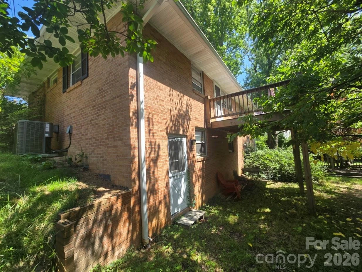 629 Willow Road - Photo 3