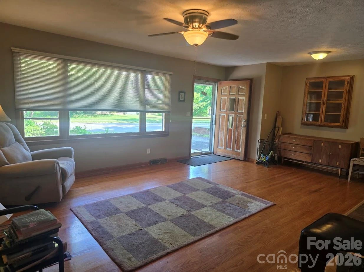 629 Willow Road - Photo 4