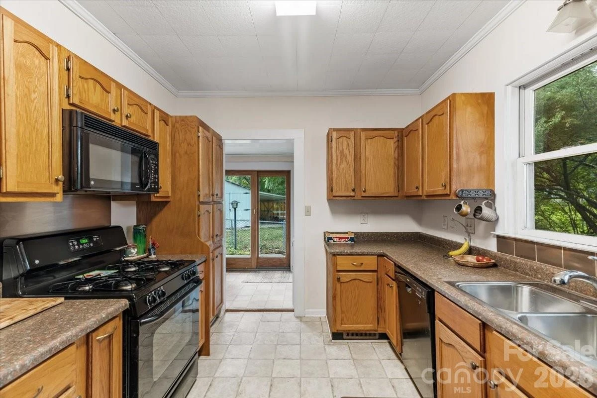 196 French Broad Street - Photo 22