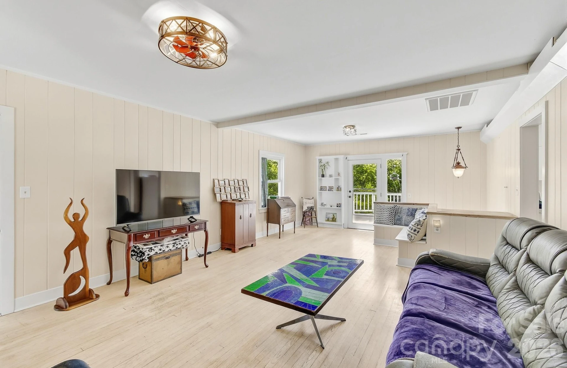 629 Bailey Street - Photo 2