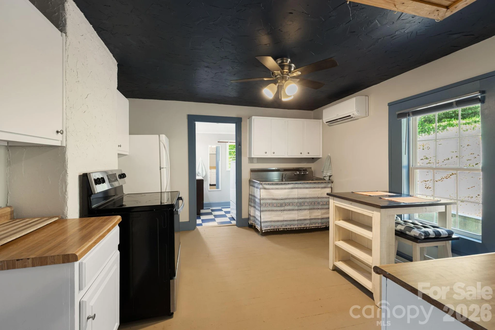 1055 Riverside Drive - Photo 3
