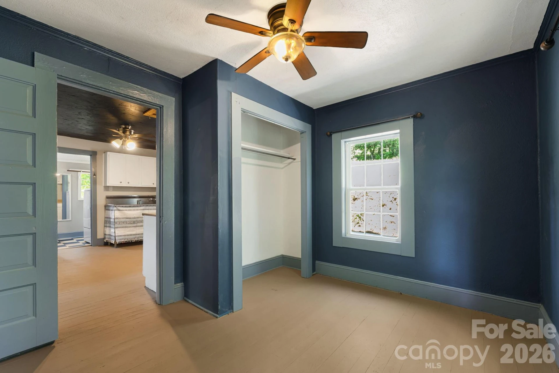 1055 Riverside Drive - Photo 4