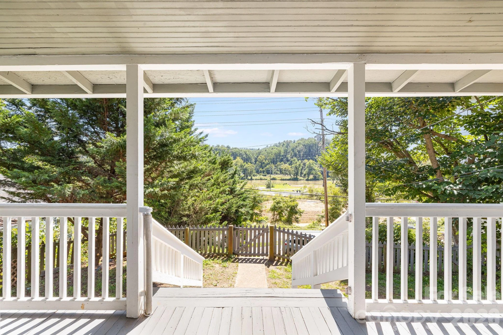 1055 Riverside Drive - Photo 5