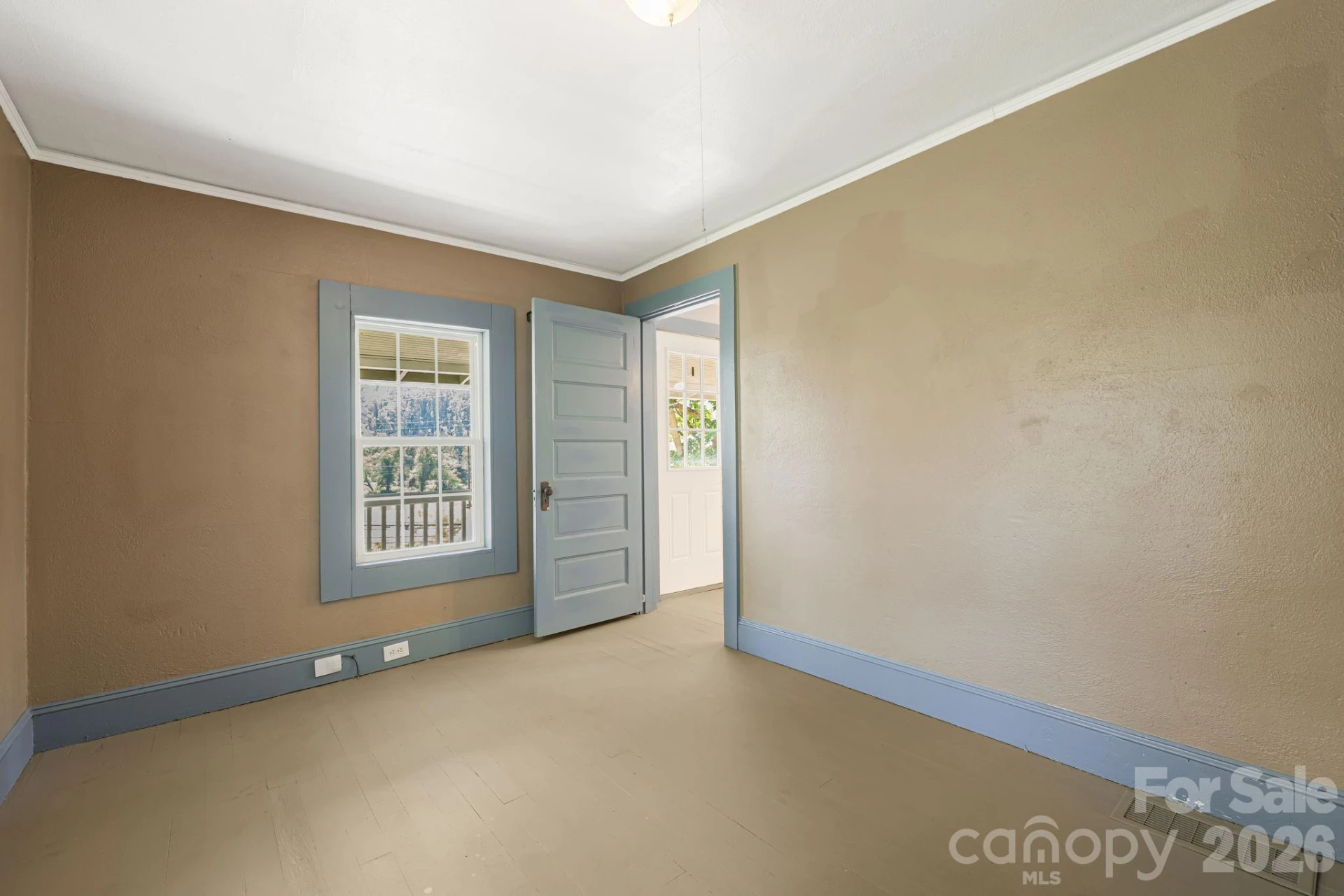 1055 Riverside Drive - Photo 14