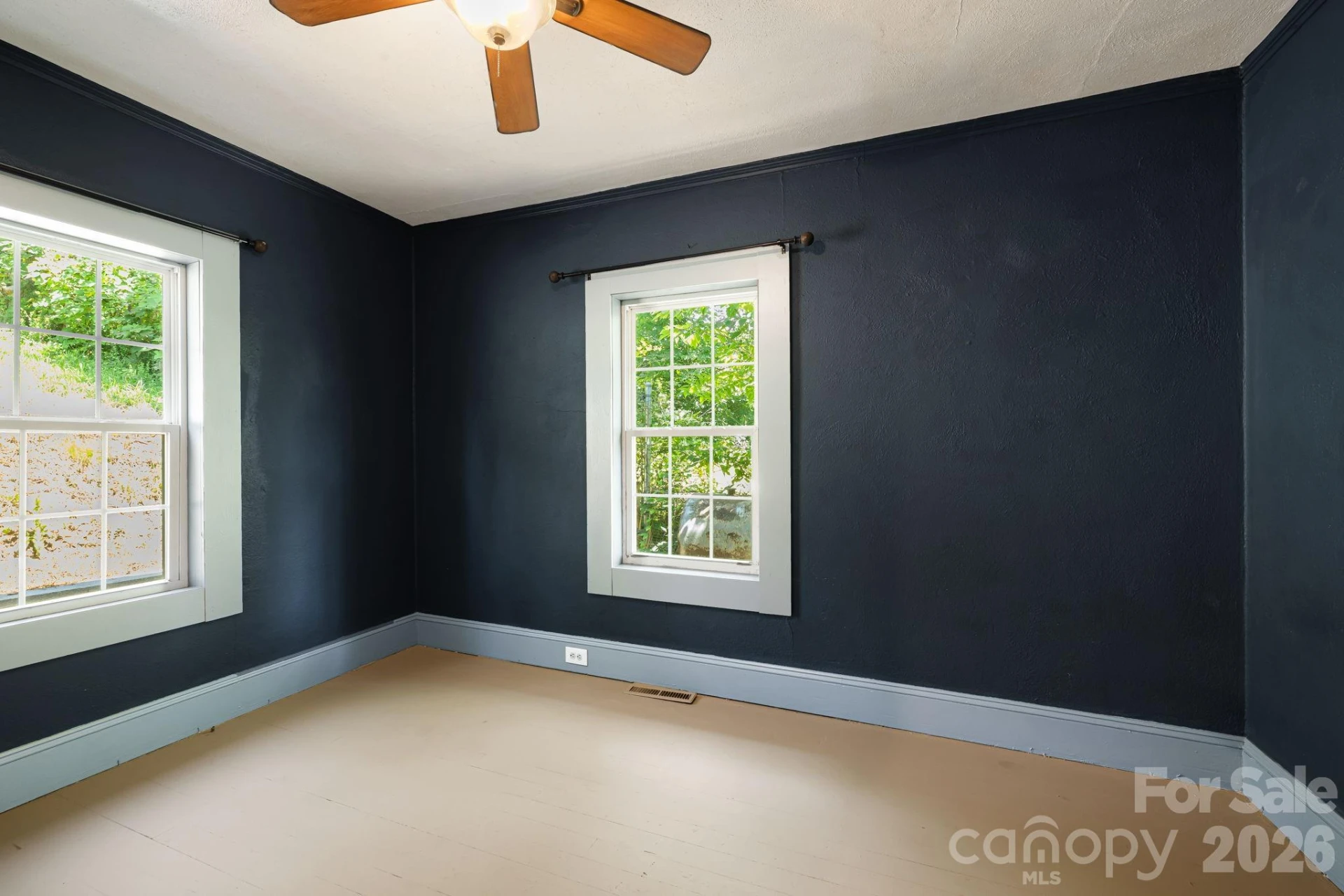 1055 Riverside Drive - Photo 15