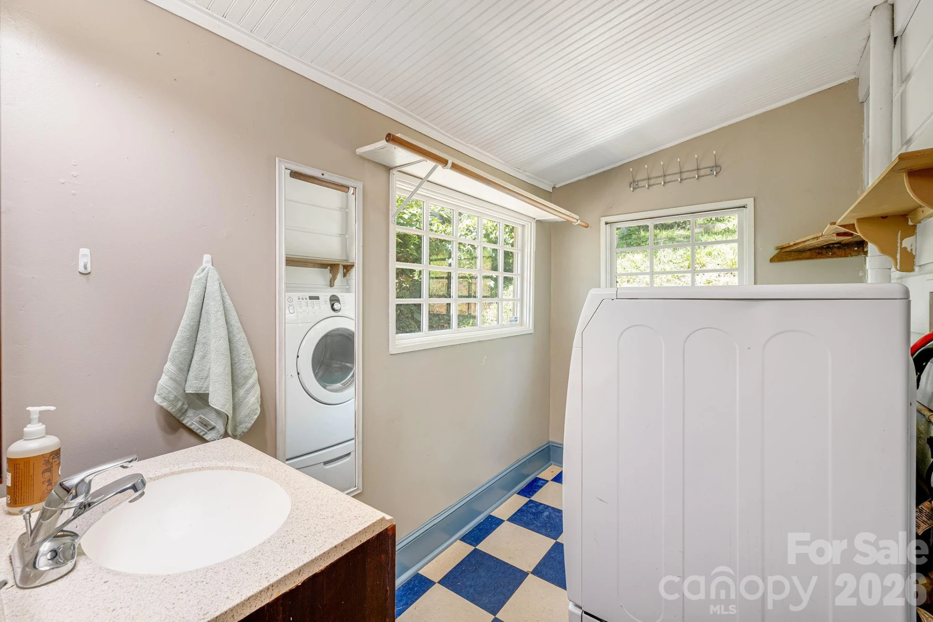 1055 Riverside Drive - Photo 18