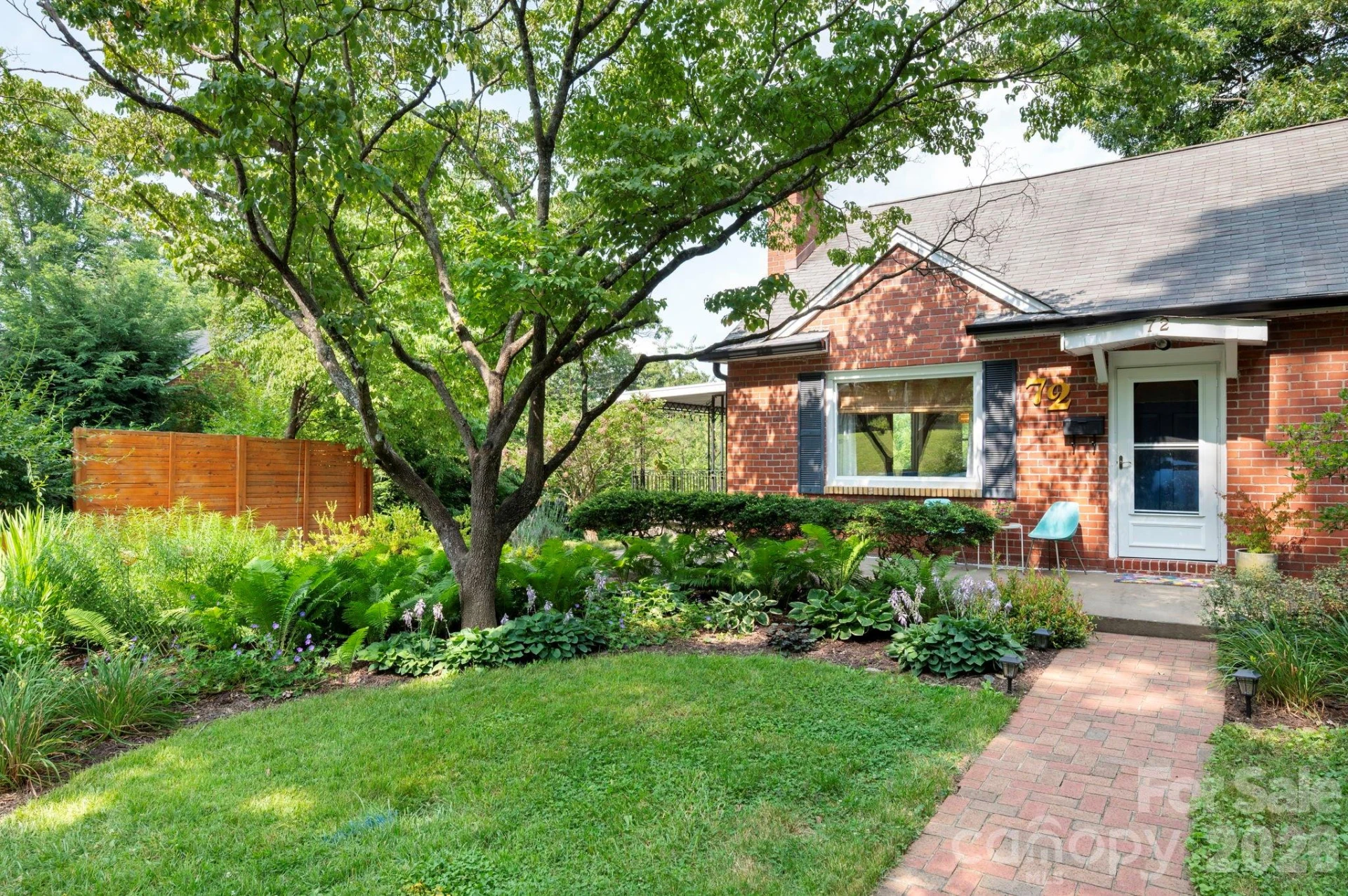 72 Ivanhoe Avenue - Photo 2