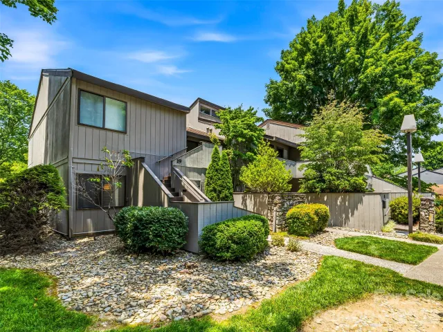 17 Lakemoor Lane, Hendersonville, NC, 28739