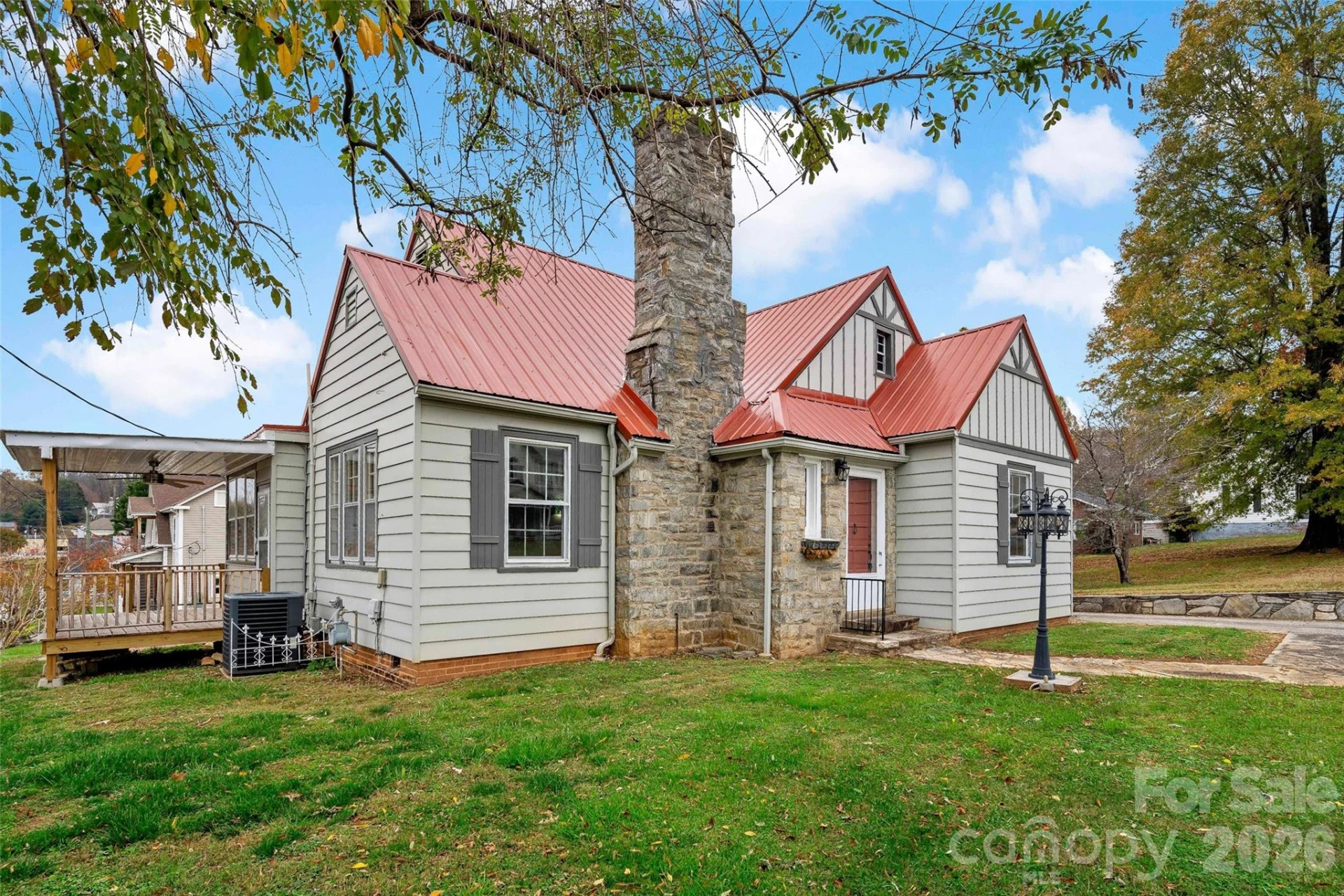 141 N Madison Street - Photo 2