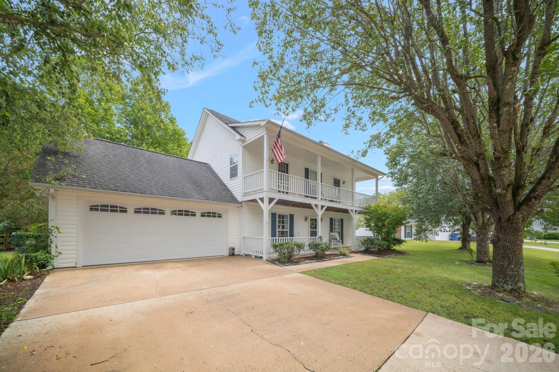 1040 Thorncrest Drive - Photo 2