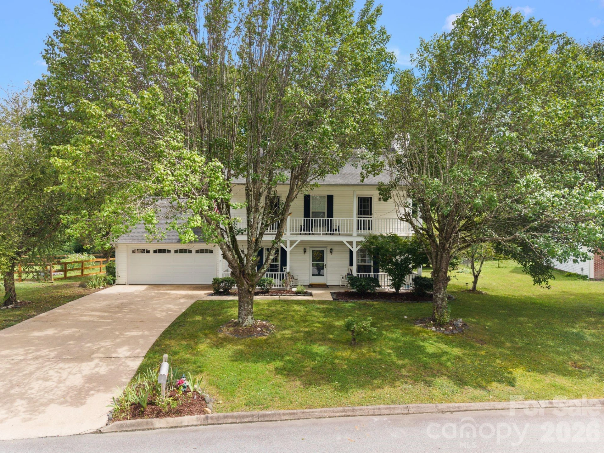 1040 Thorncrest Drive - Photo 3