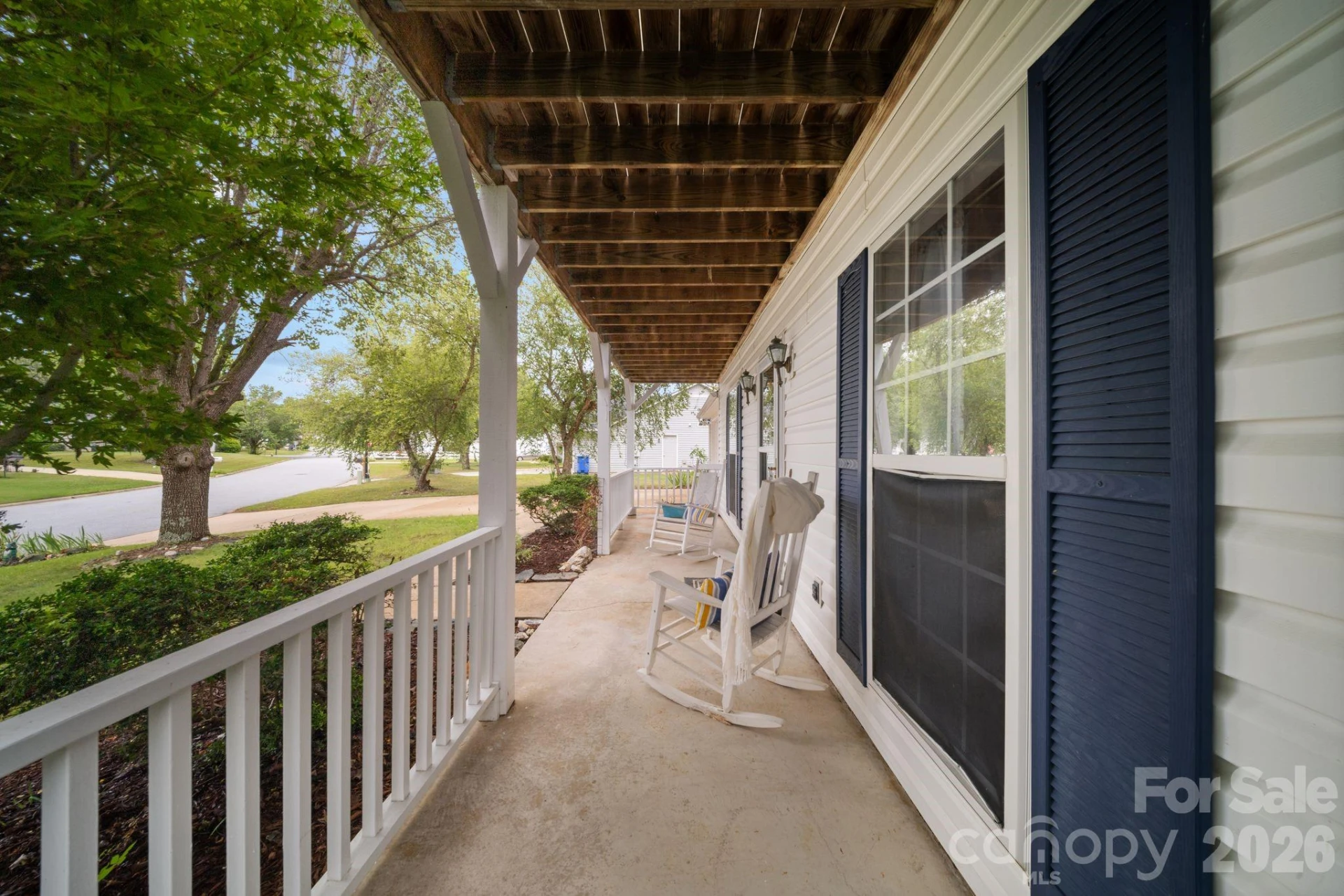 1040 Thorncrest Drive - Photo 5