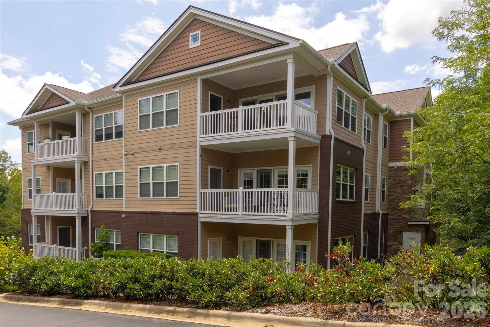 40 Hyannis Drive - Photo 2