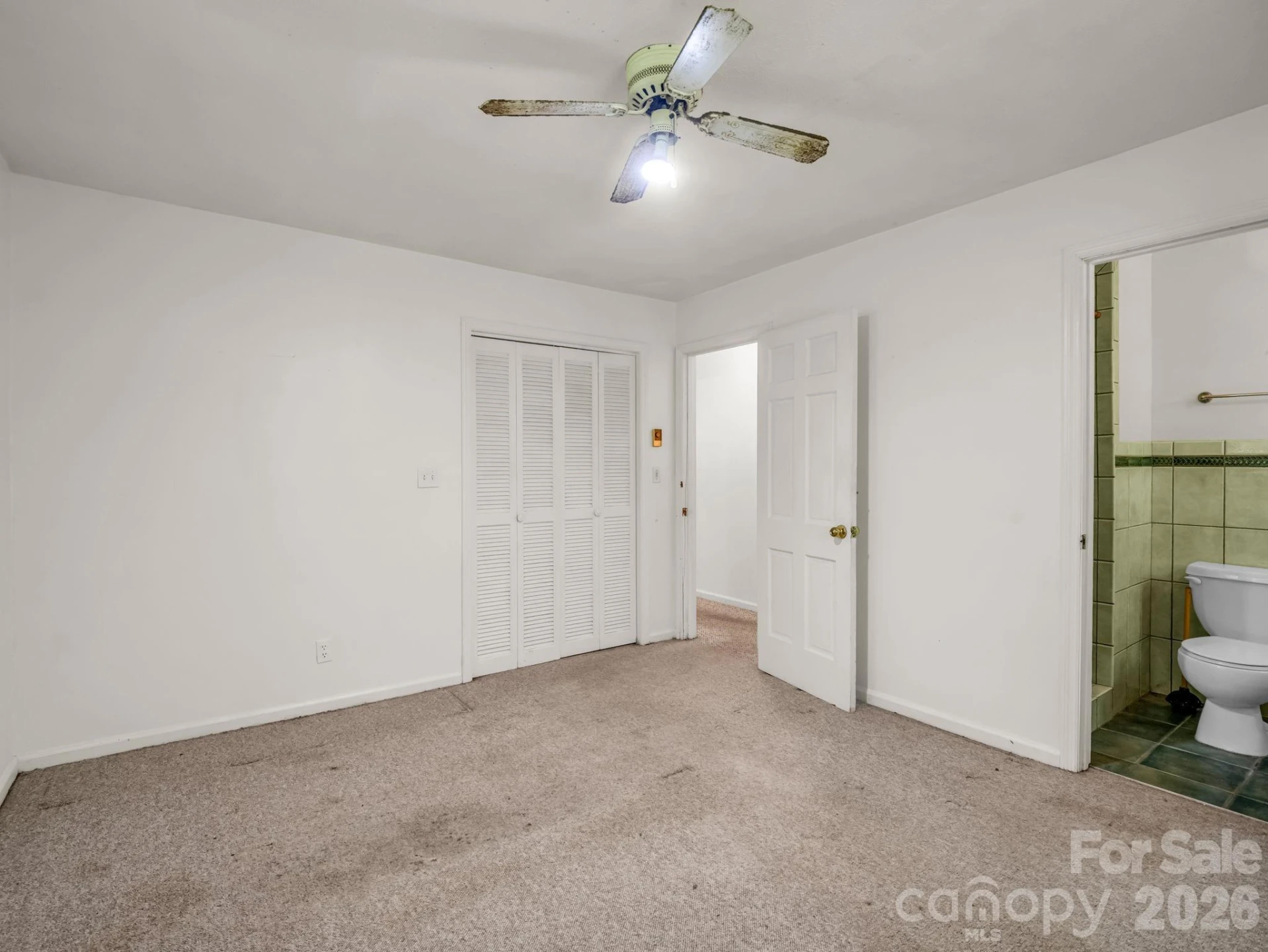 926 Toxaway Court - Photo 16