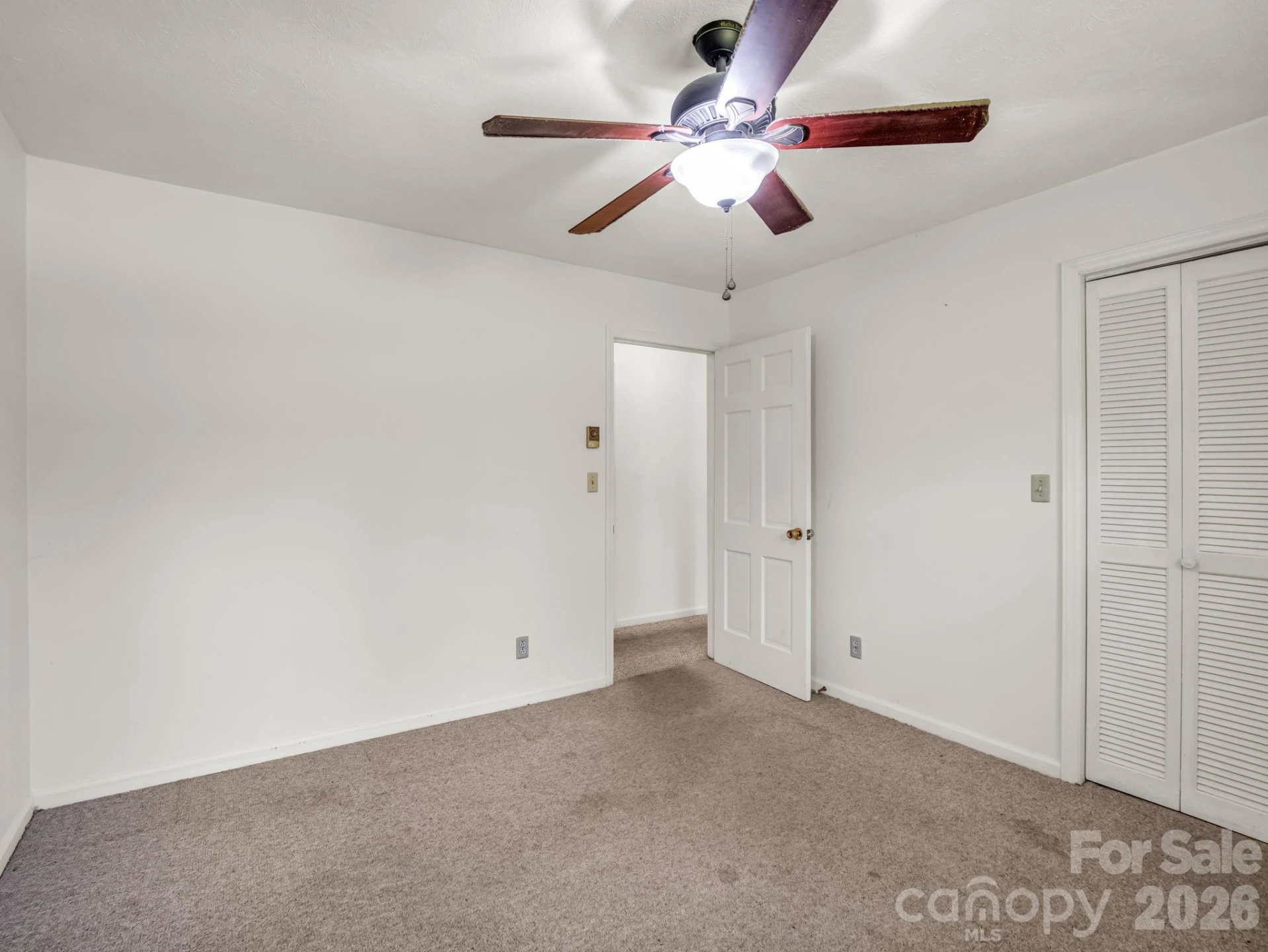 926 Toxaway Court - Photo 9