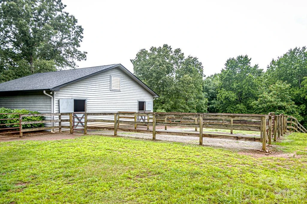 711 Meadow Crest Road - Photo 9
