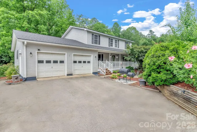 11 Aquarian Way, Leicester, NC, 28748