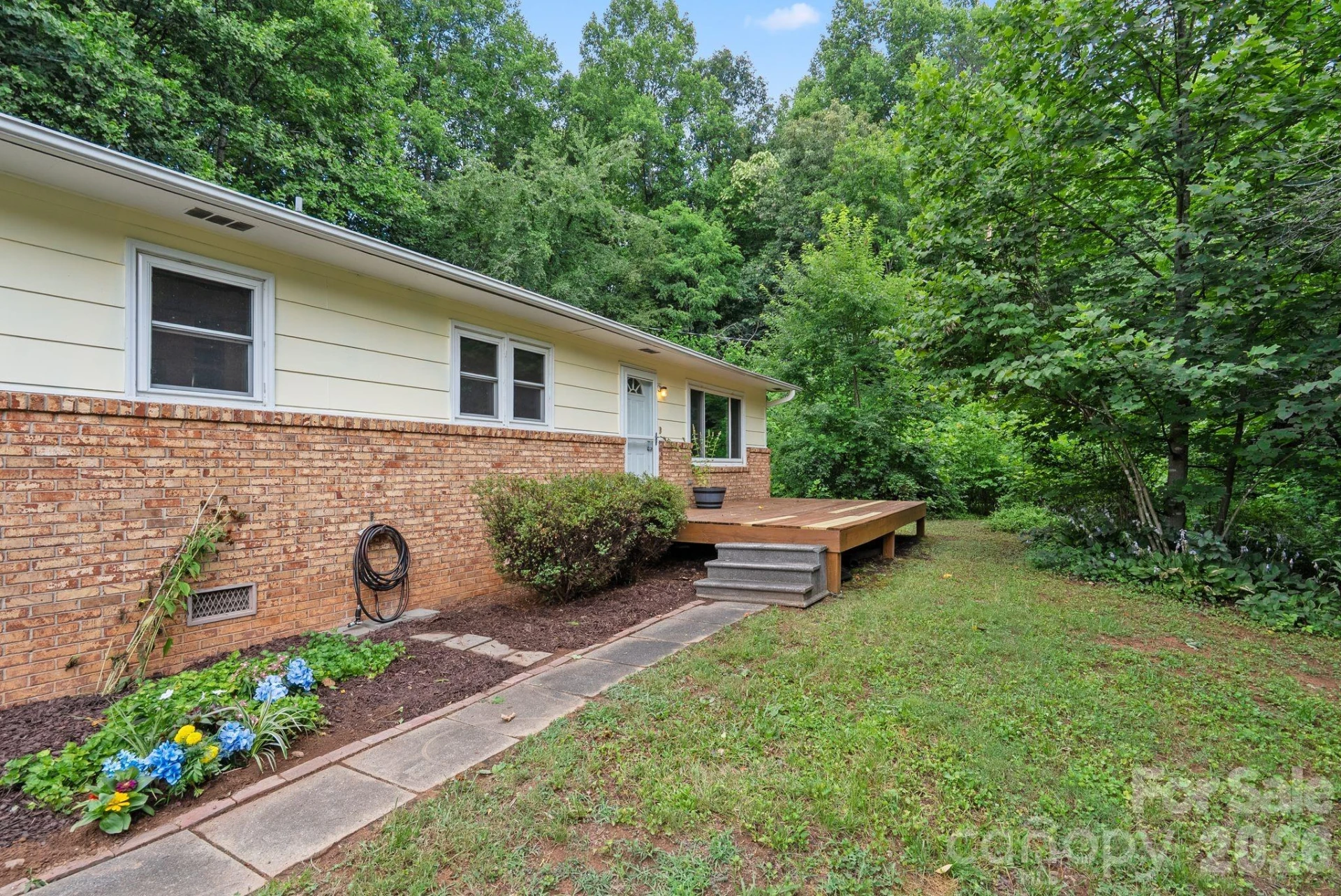 167 Olympic Drive - Photo 2
