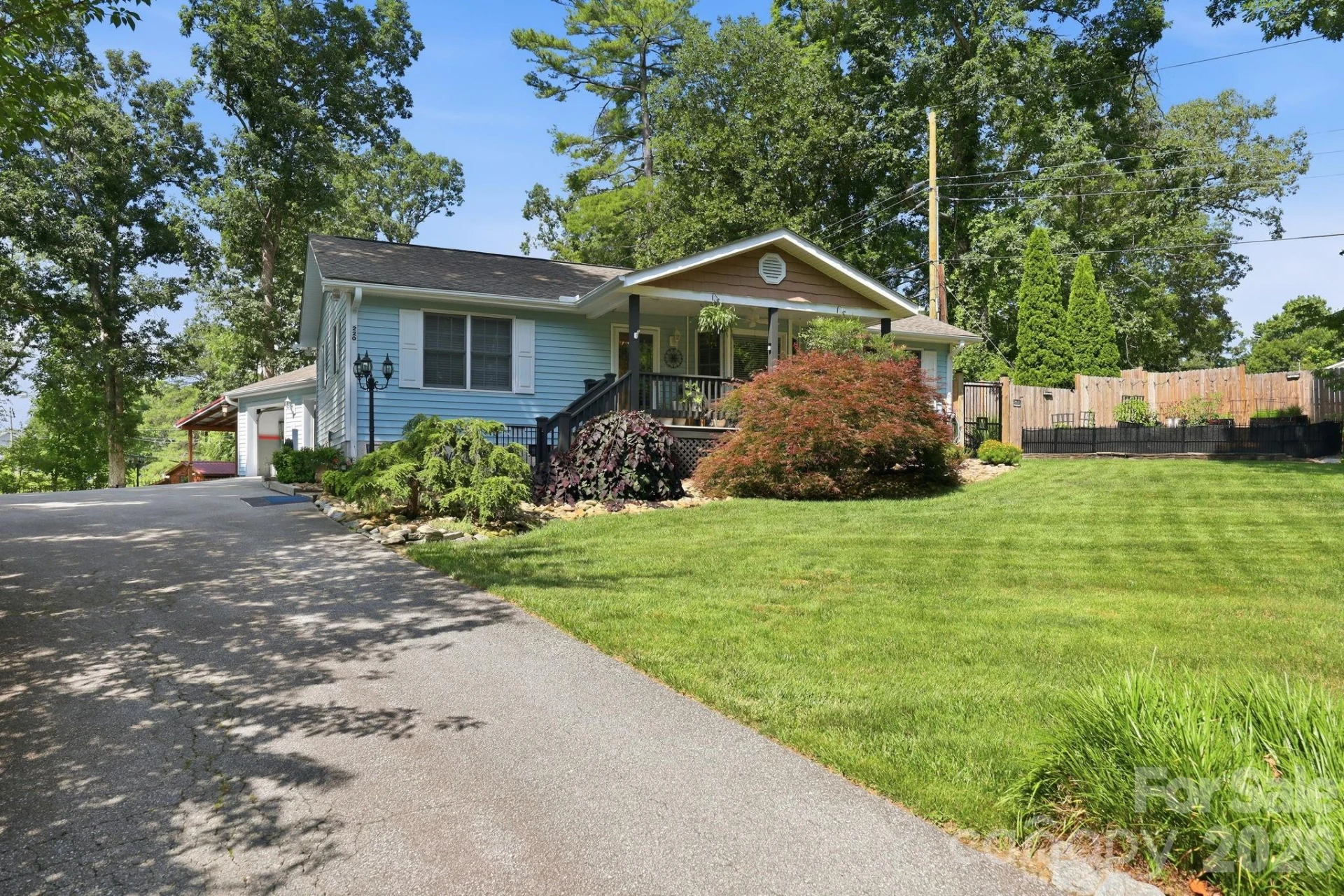 220 Bradshaw Avenue - Photo 2