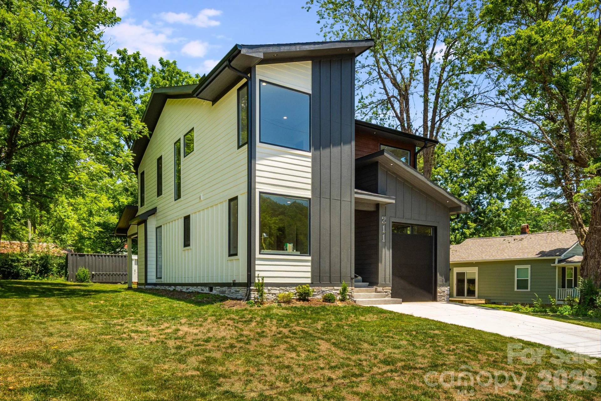 211 Ruby Avenue - Photo 2