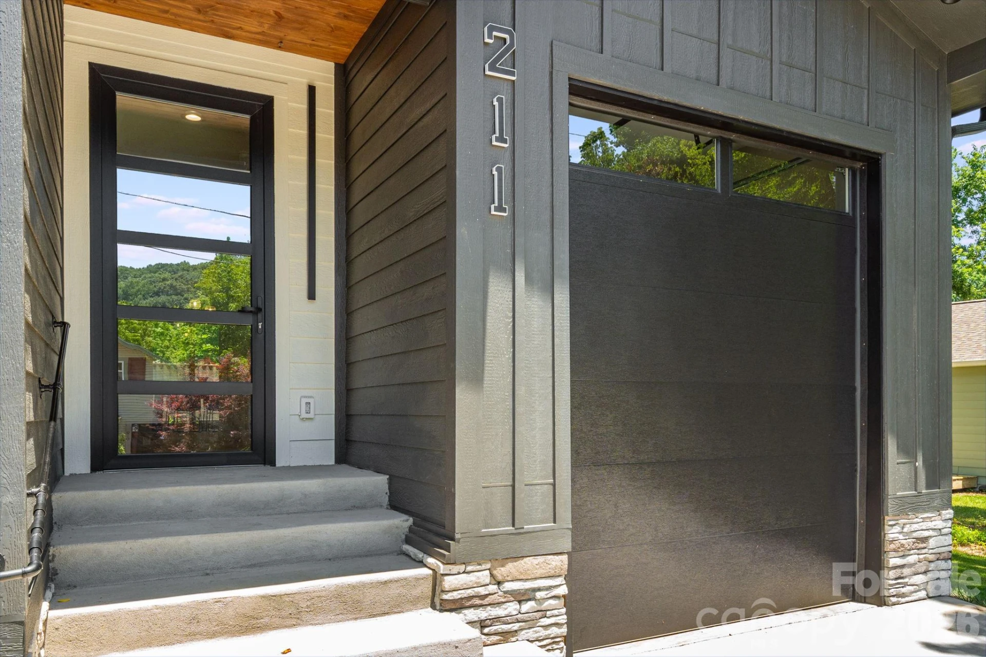 211 Ruby Avenue - Photo 3