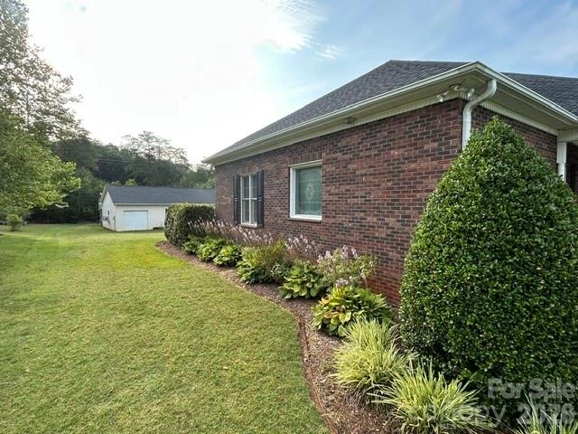343 Countryside Drive - Photo 3