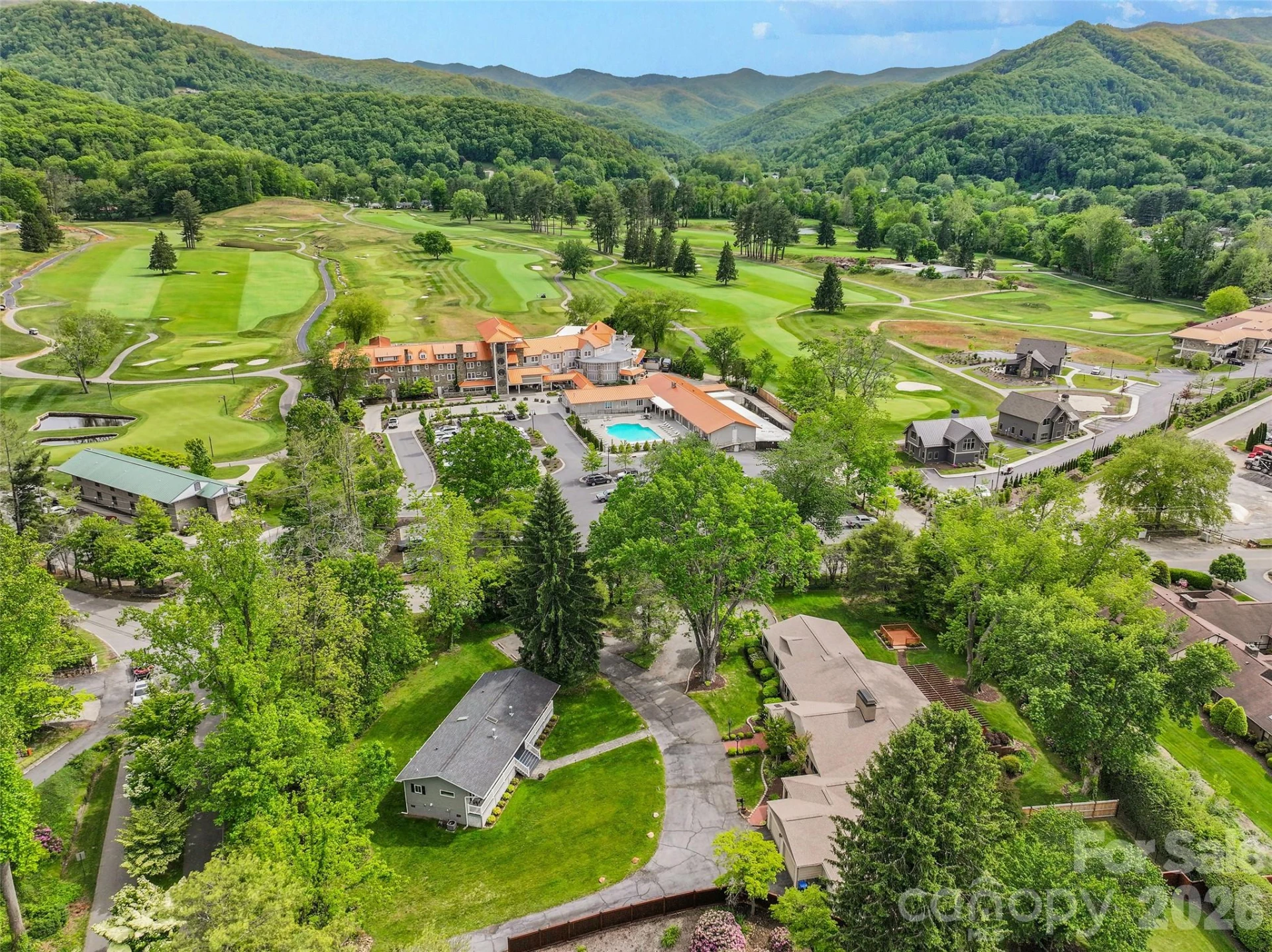 142 Country Club Drive - Photo 3