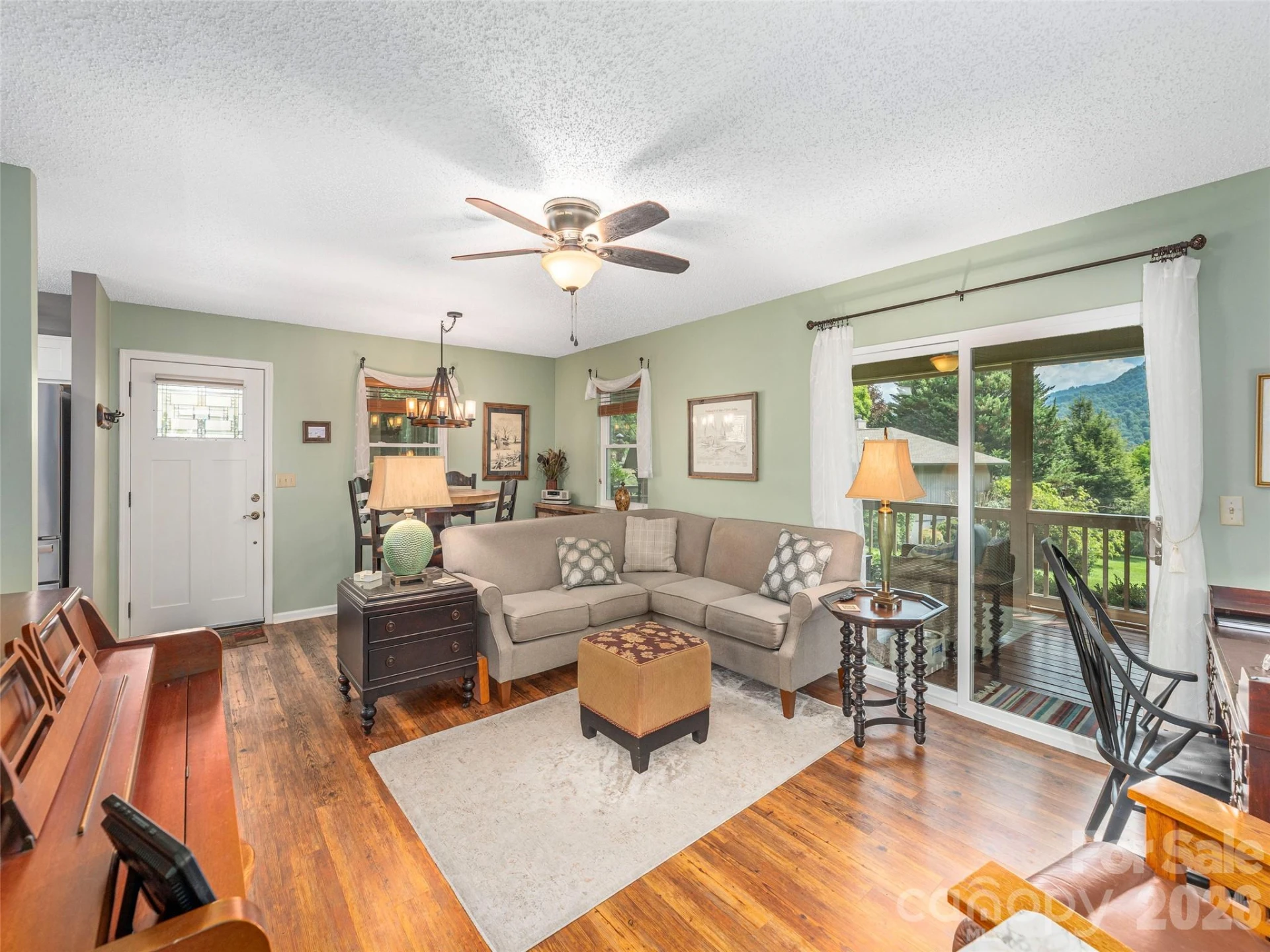 323 Hawks Crest Drive - Photo 15